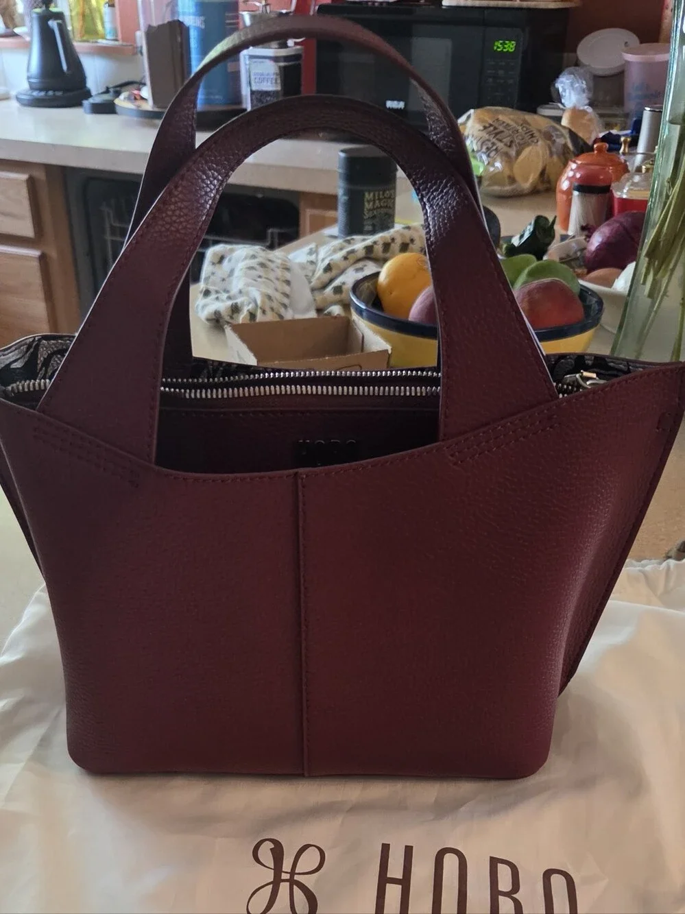 Hobo Vida Small Tote In Port EUc